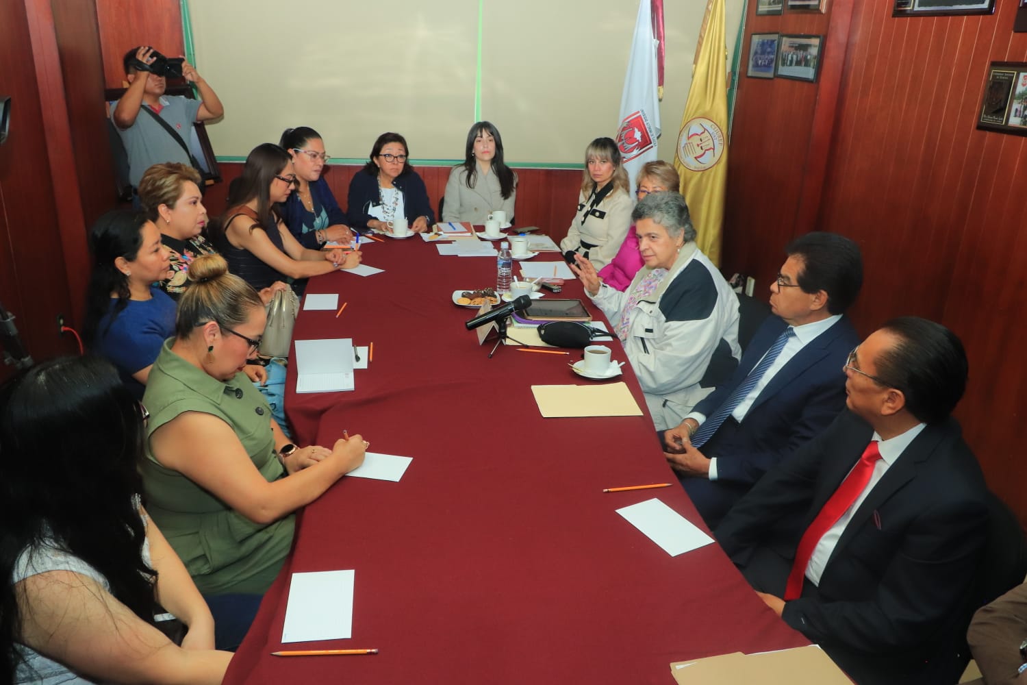 Impartió Beatriz Paredes taller 'Reflexiones sobre las estrategias para una cultura de paz', en la UATx